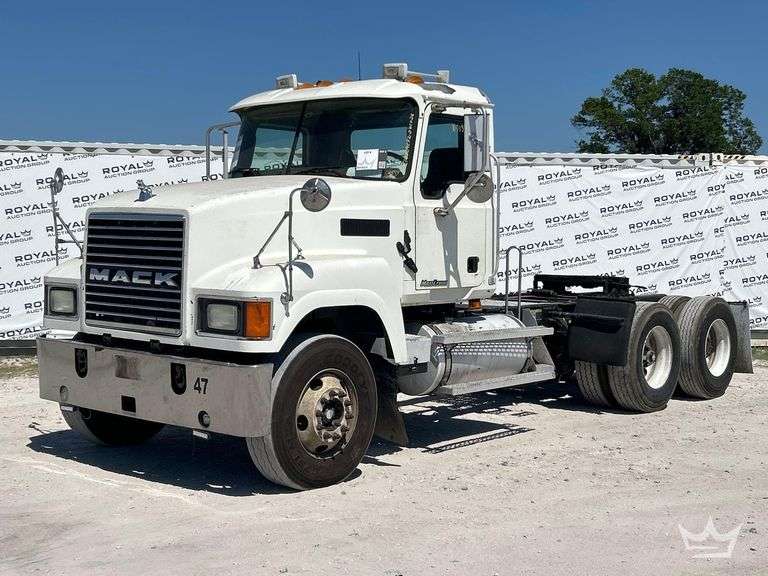 2007 Mack CHN613 T/A Day Cab Truck Tractor