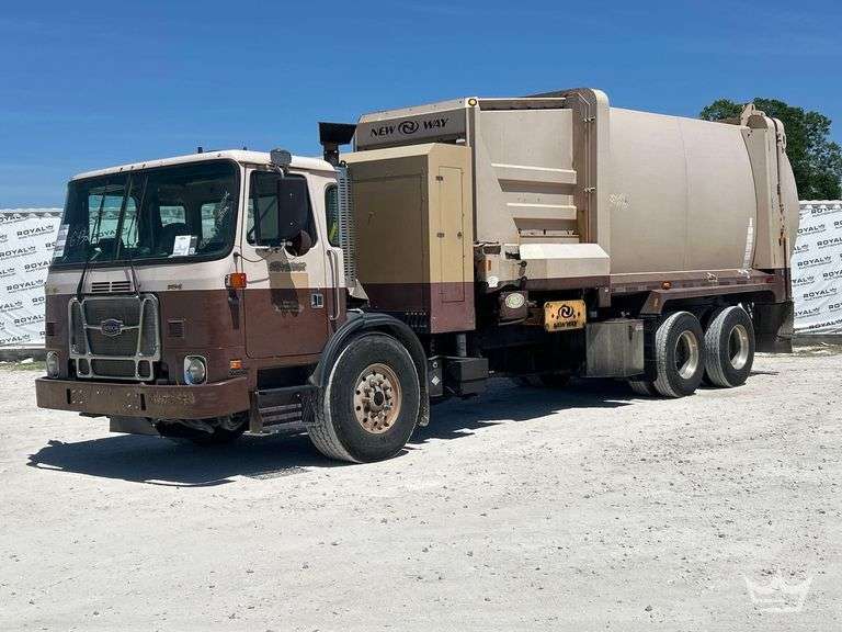 2017 Autocar Xpeditor T/A New Way 31ASL 31yd Side Loader Garbage Truck