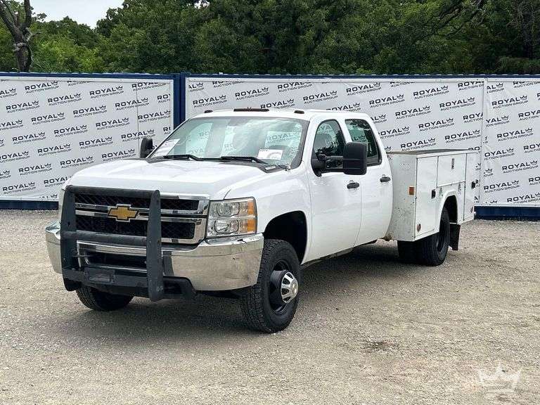 2012 Chevrolet Silverado 3500HD Crew Cab Rawson-Koenig Service Truck