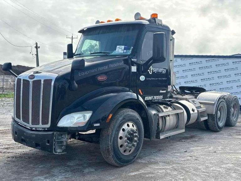 2016 Peterbilt 579 Wet Kit T/A Day Cab Truck Tractor