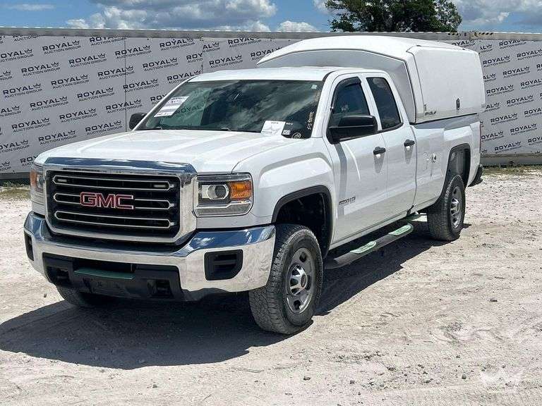 2017 GMC Sierra 2500 HD 4x4 Crew Cab Pickup Truck