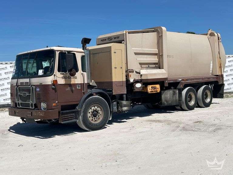 2017 Autocar Xpeditor T/A New Way 31ASL 31yd Side Loader Garbage Truck