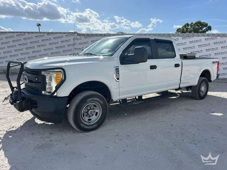 2017 Ford F-250 4x4 Crew Cab Pickup Truck