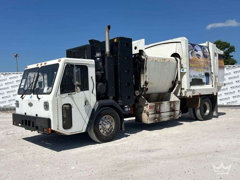 2017 Crane Carrier Co. G-S Products 23yd Dual Side-Load Refuse Garbage Truck
