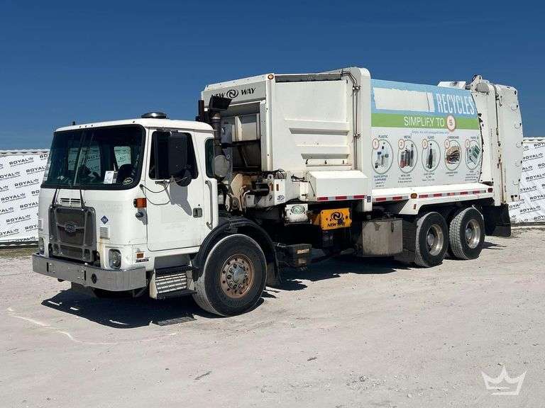 2019 Autocar ACX Xpeditor T/A New Way 31ASL 31yd Side Loader Garbage Truck
