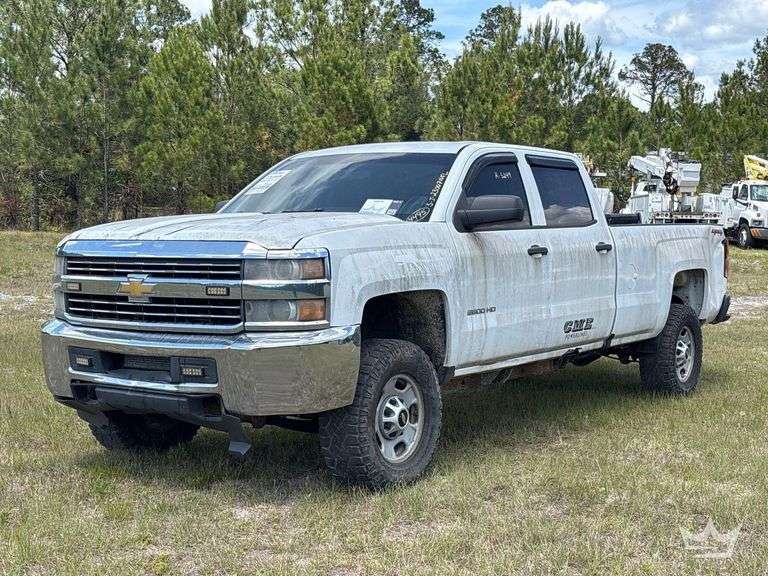 2015 Chevrolet Silverado 2500HD 4x4 Crew Cab Pickup Truck