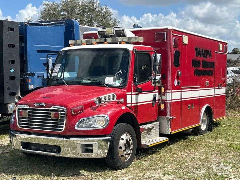 2005 Freightliner M2 106 Ambulance