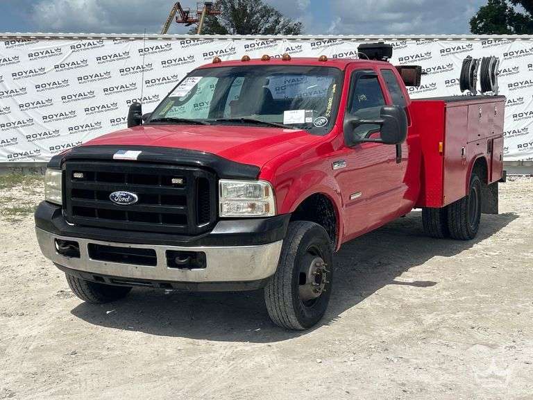 2006 Ford F-350 4x4 Ext. Cab Reading Service Truck