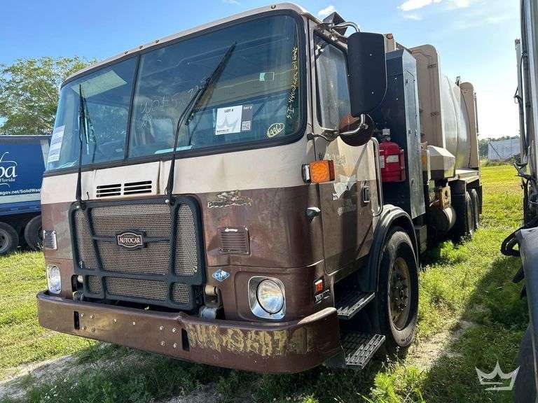 2015 Autocar Xpeditor T/A New Way 31ASL 31yd Side Loader Garbage Truck