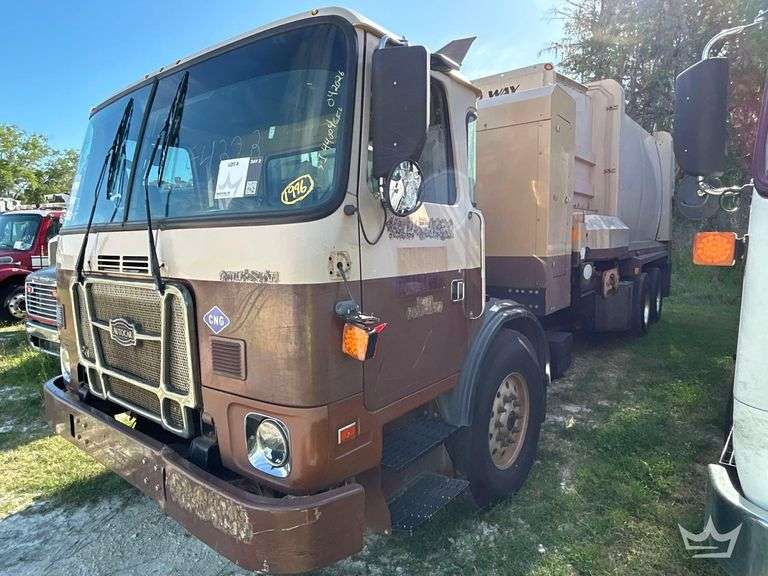 2017 Autocar Xpeditor T/A New Way 31ASL 31yd. Side Loader Garbage Truck