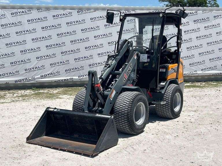 2023 Giant G2500HD Mini Articulated Wheel Loader