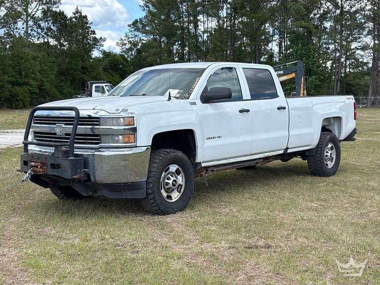 2015 Chevrolet Silverado 2500HD 4x4 Crew Cab Pickup Truck