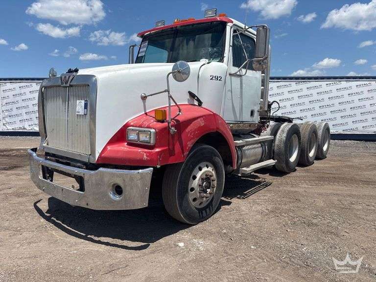 2007 Western Star 4900SA Tri Axle Wet Kit Day Cab Truck Tractor