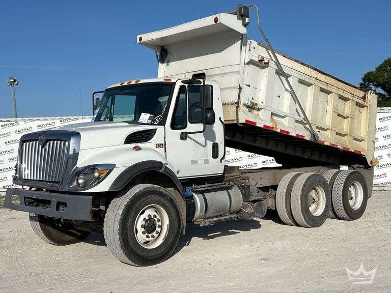 2018 International WorkStar 7500 T/A Dump Truck