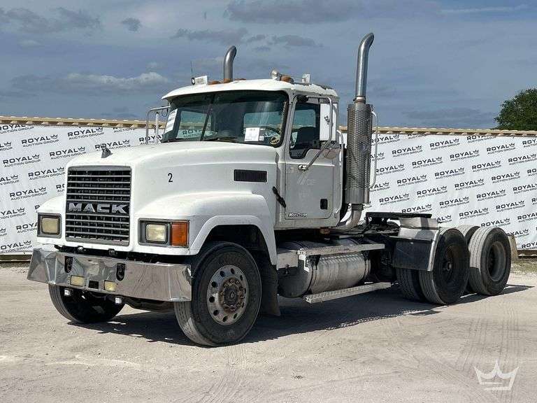 2005 Mack CH613 T/A Wet Kit Day Cab Truck Tractor