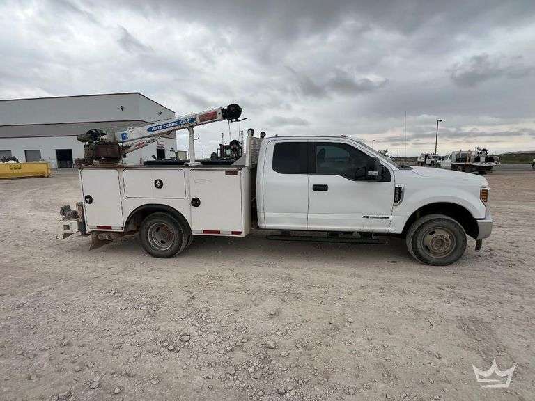 2019 Ford F-350 4x4 Auto Crane EHC32 3,200lb. Crane Service Truck
