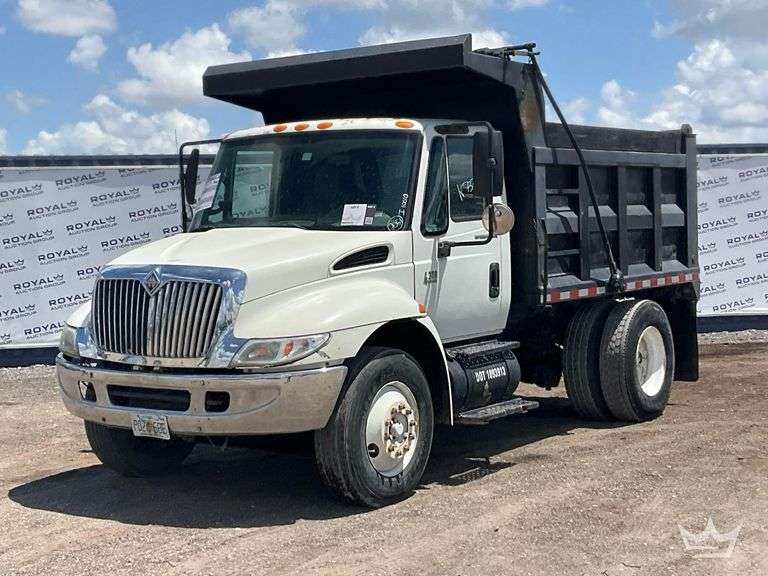 2006 International 4300 S/A Dump Truck
