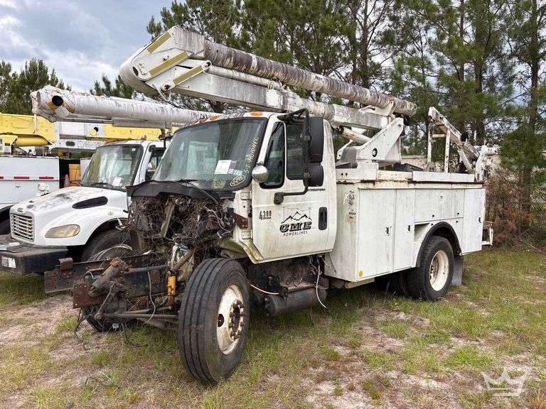 2006 International 4300 Altec Bucket Truck with Liftmoore 2700A Crane