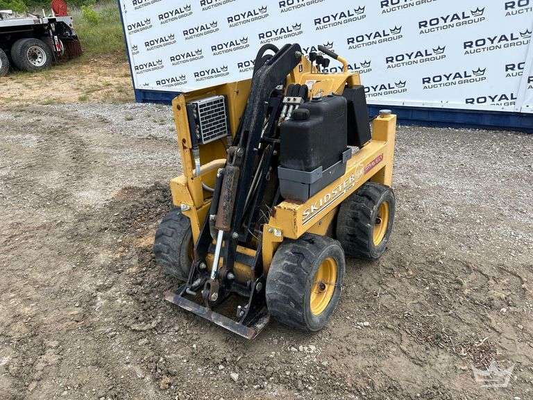 2001 Gravely 200 Stand On Mini Skid Steer