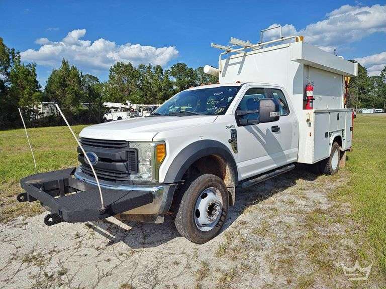2017 Ford F-550 Ext. Cab Enclosed Service Truck with Liftgate