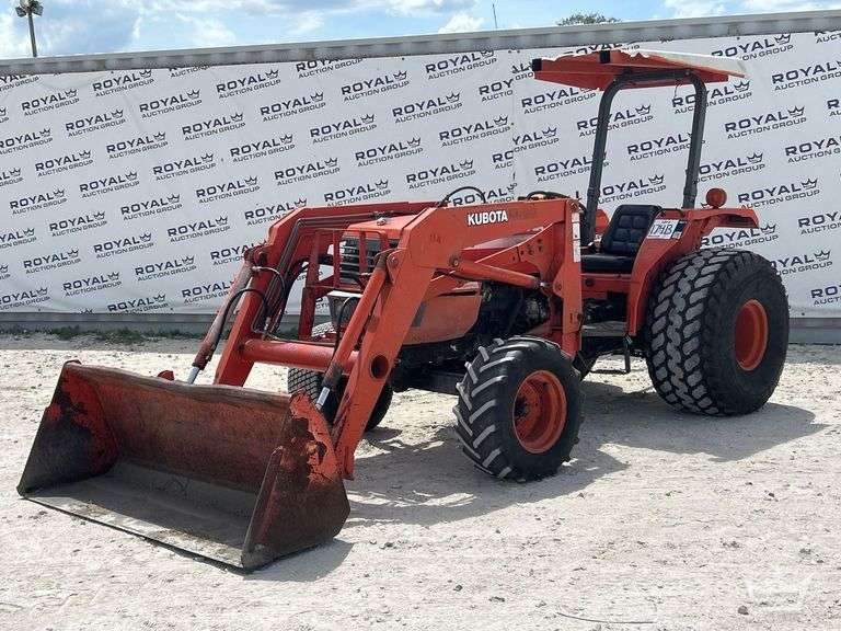 Kubota M4700 53HP Loader Utility Tractor