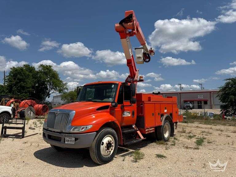 2015 International DuraStar 4300 ETI ETCM42H 42ft. Insulated Bucket Truck