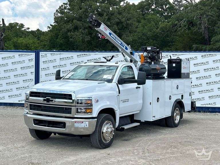 2024 Chevrolet Silverado 5500HD Auto Crane EHC6 6,000lb. Mechanics Crane Truck