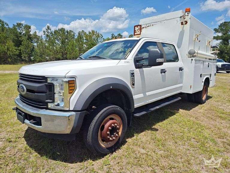 2019 Ford F-450 Crew Cab Enclosed Service Truck