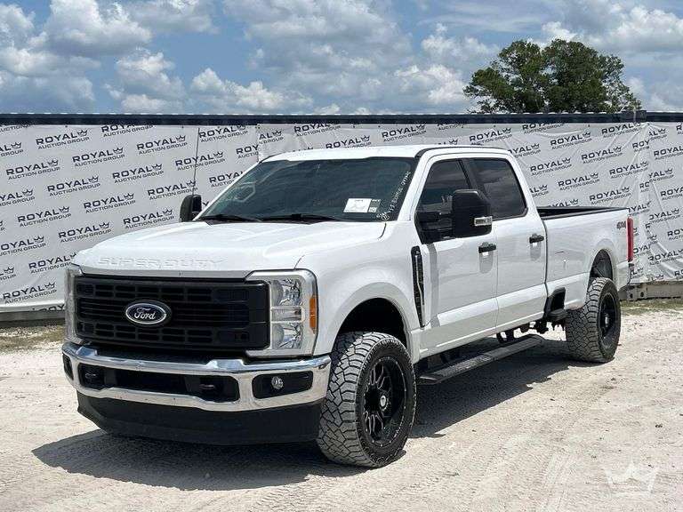 2023 Ford F-250 4x4 Crew Cab Pickup Truck