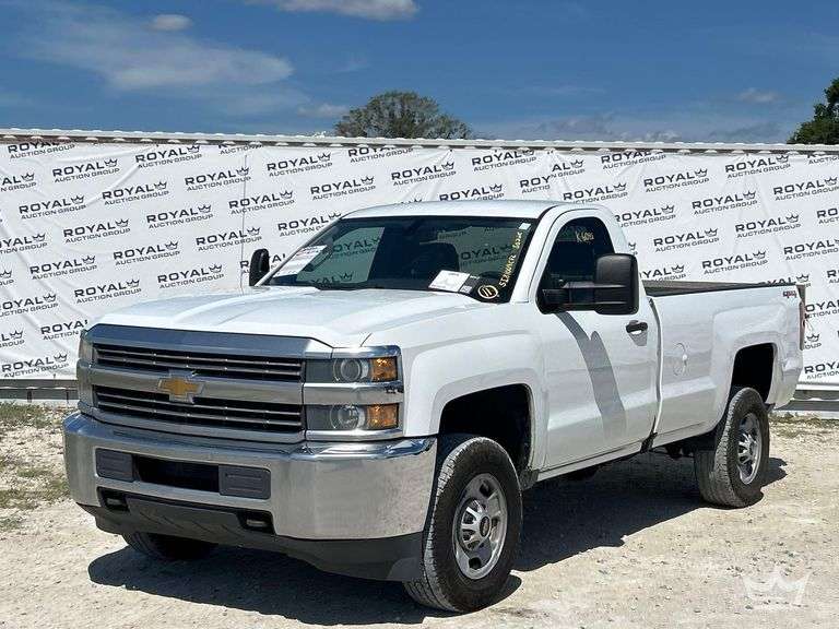 2018 Chevrolet Silverado 2500 Pickup Truck with Liftgate