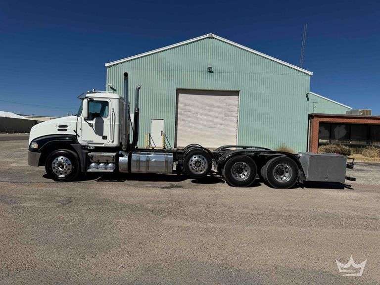 2015 Mack CXU613 Tri-Axle Day Cab Truck Tractor