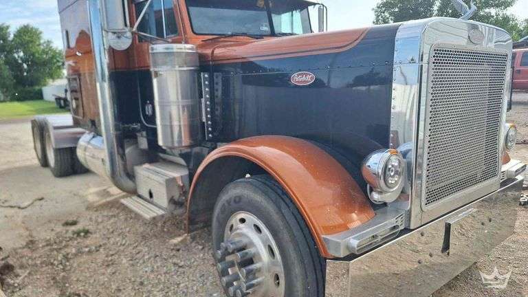 1999 Peterbilt 379 T/A Sleeper Cab Truck Tractor