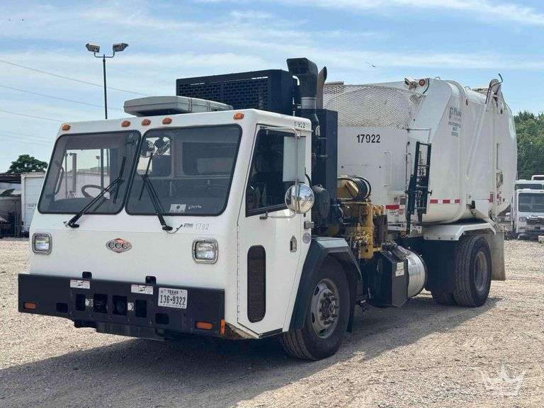 2017 CCC LET2 Heil Rapid Rail 22yd. Side Loader Garbage Truck