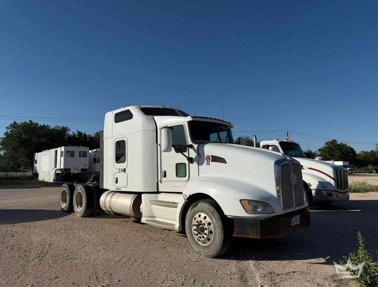 2013 Kenworth T660 T/A Sleeper Cab Truck Tractor