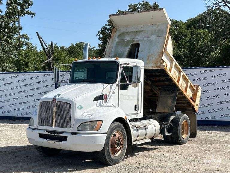 2009 Kenworth T300 S/A Dump Truck