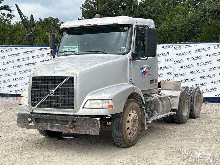 2007 Volvo VNM T/A Day Cab Truck Tractor