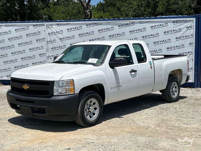 2013 Chevrolet Silverado 1500 Ext. Cab Pickup Truck