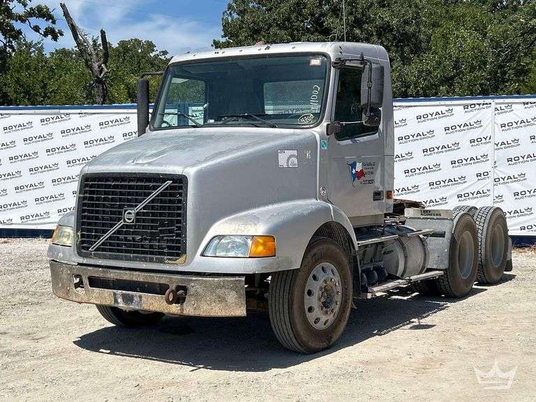 2007 Volvo VNM T/A Day Cab Truck Tractor