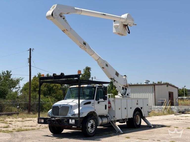 2013 International DuraStar 4300 Altec AA755MH 55ft. Insulated Material Handling Bucket Truck