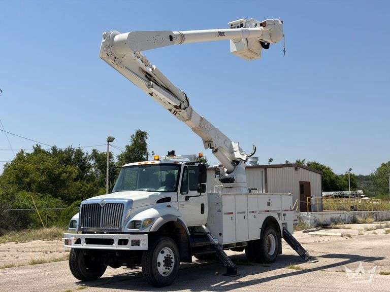 2007 International 7300 4x4 Altec AM55 55ft. Material Handling Bucket Truck