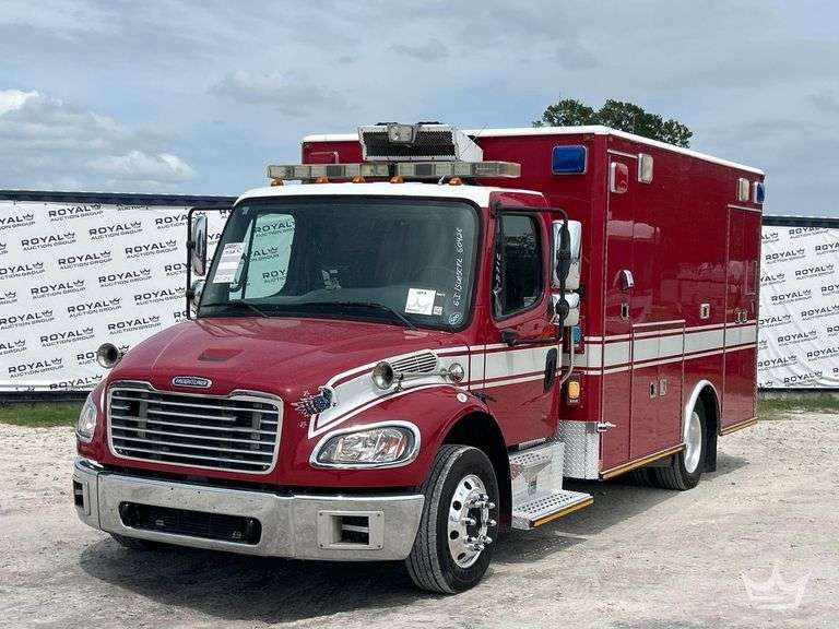 2005 Freightliner M2 106 Ambulance