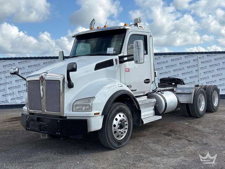 2019 Kenworth T880 T/A Wet Kit Day Cab Truck Tractor