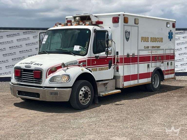 2003 Freightliner M2 106 Ambulance