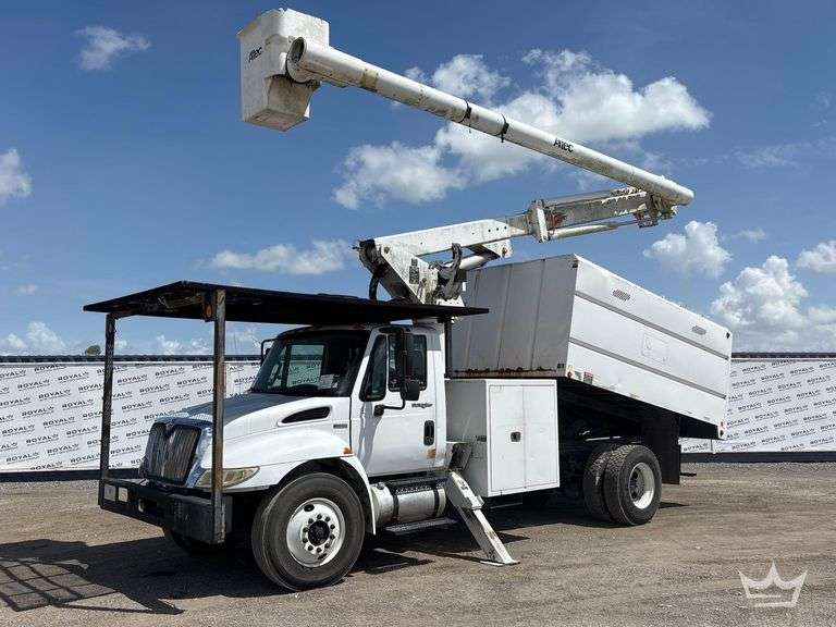 2012 International 4300 Altec LR752 52ft. Insulated Forestry Chipper Bucket Truck