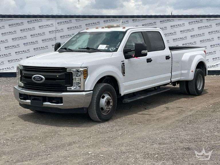 2018 Ford F-350 Crew Cab Dually Pickup Truck