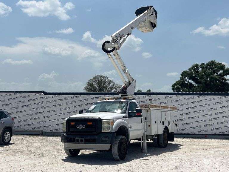 2011 Ford F-550 4x4 Altec AT37G 37ft. Insulated Bucket Truck