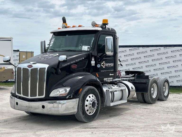 2019 Peterbilt 579 T/A Wet Kit Day Cab Truck Tractor