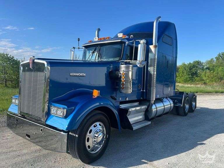 2006 Kenworth W900L T/A Sleeper Cab Truck Tractor