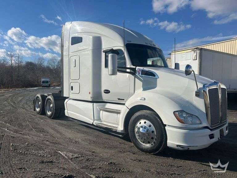 2016 Kenworth T680 T/A Sleeper Cab Truck Tractor