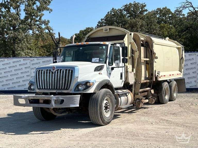 2017 International WorkStar 7500 T/A Side Loader Garbage Truck